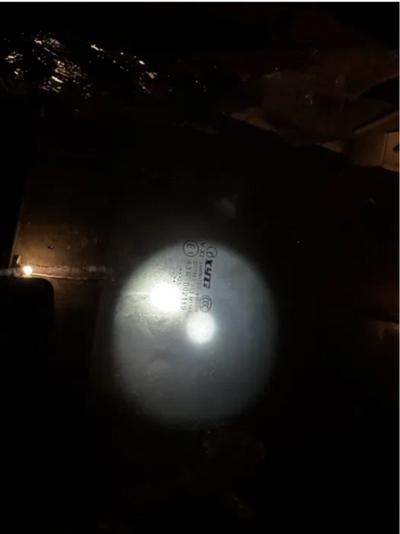 Скло панорама криші основне XYG пошкоджене Tesla Model Y 20 - 1509131-00-F / 1632814-00-C 1509131-00-F / 1632814-00-C фото